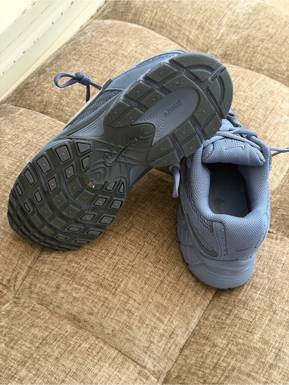 Nike Women’s Blue Mesh Athletic Sneakers - Picture 3 of 5